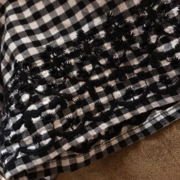 BLACK AND WHITE SHORT SLEEVE SHIRT - Picture 2 of 3